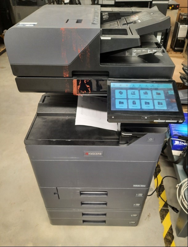 Kyocera TASKalfa 3554ci, SN: H563153200, 4 Papierkassetten, Duplex-Scanner DP 7160, Faxkarte, optisch guter gebrauchter Zustand, Verschmutzungen am Gehäuse, Klebereste am Gehäuse, Zähler gesamt: ca.19067 laut Statusseite,  Ausdrucke gut, Reinigung...