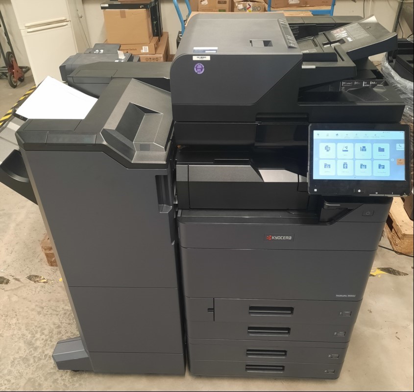 Kyocera TASKalfa 3554ci, SN: H563153169, 4 Papierkassetten, Duplex-Scanner DP 7160, externer  Finisher, optisch guter gebrauchter Zustand, Verschmutzungen am Gehäuse, Klebereste am Gehäuse, Zähler gesamt: ca.56126 laut Statusseite,  Ausdrucke gut,...