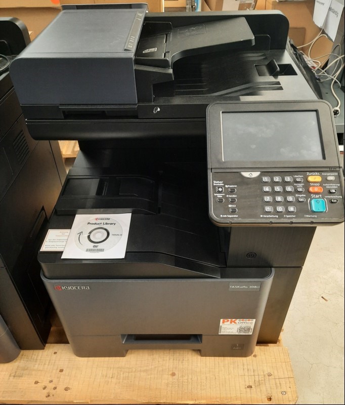 Kyocera TASKalfa 308ci, SN: RM1147200626, optisch gebrauchter Zustand, Abschürfungen am Gehäuse, Klebereste am Gehäuse, Zähler gesamt: ca.2042 laut Statusseite, Gerät ohne Toner!!!!!!! Ausdrucke ok, Reinigung und Service empfohlen, Inbetriebnahme ...
