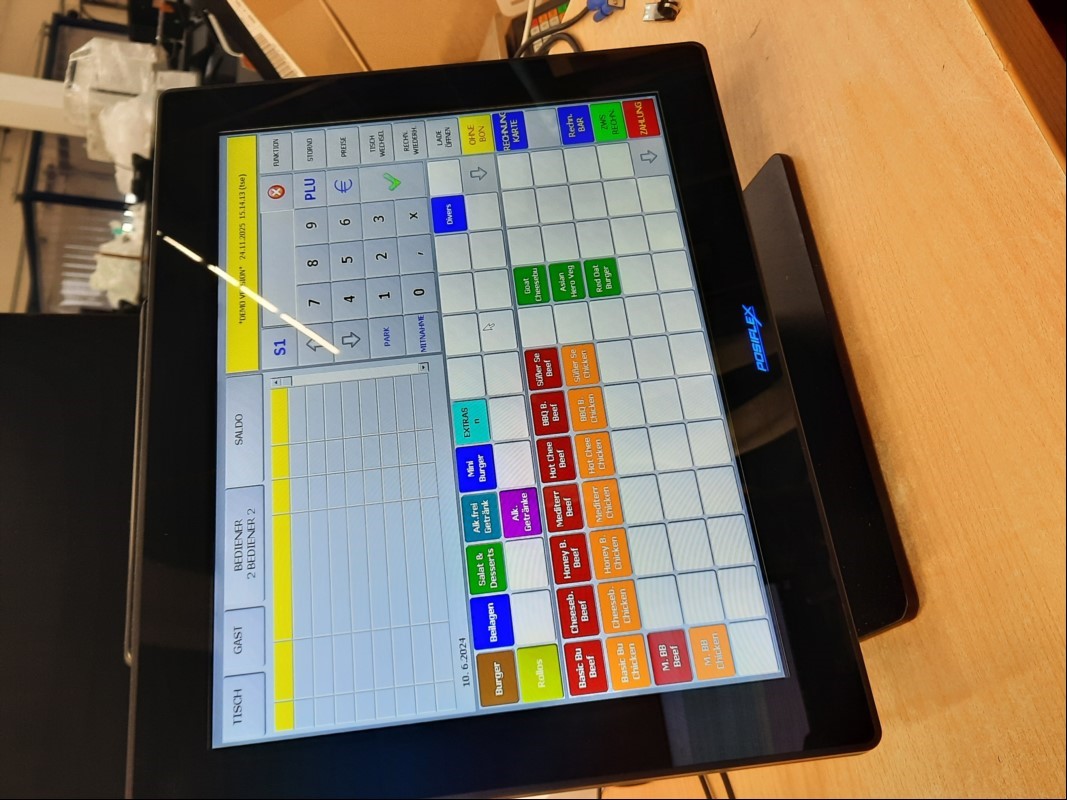 Touch-Kasse 15" Posiflex RT-2000 Series, Modelnr.: RT-2015GS (S/N: RTNC0863), inkl. Netzteil und Swissbit-Dongel, siehe Bilder Gerät lässt sich einschalten, Touchfunktion: ok, keine weiteren Tests durchgeführt, keine Garantie auf Funktion und Voll...
