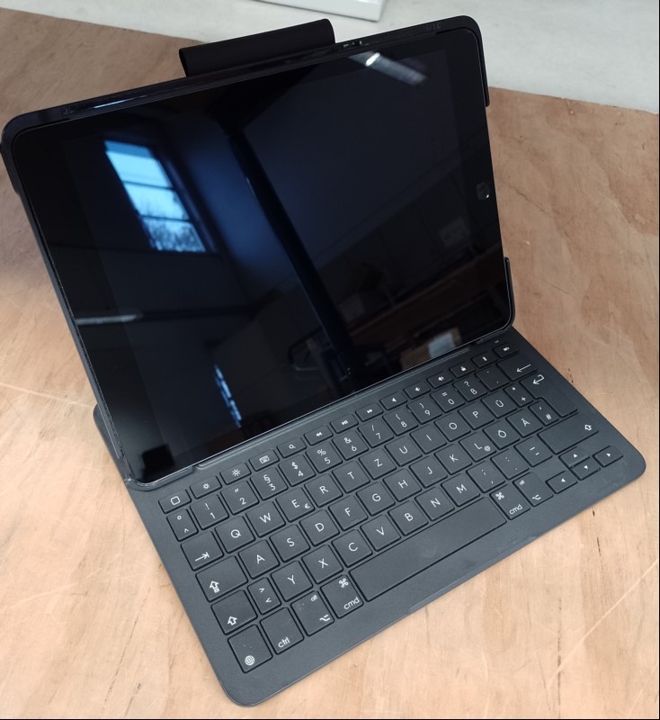 Apple iPad (9. Generation) Wi-Fi 256 GB space grau (Modell: MK2N3FD/A - SNr.: RL7P959F20), mit 25,9 cm (10,2\'\') Retina Multi-Touch-Display (2160 x 1620 Pixel), 256 GB Speicher, iPadOS: 26.1, Front- und Rückkamera, inkl. Netzteil + Kabel, vereinzel...