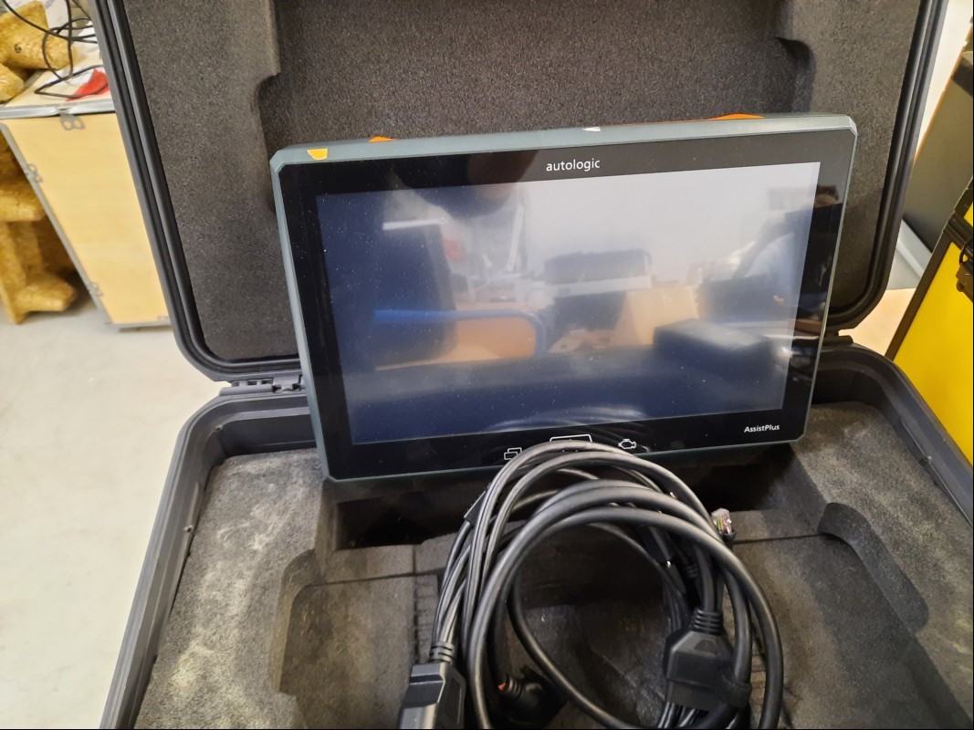Autologic Assist Plus KFZ Diagnosetool, Model: DV4.0, im Hartschalenkoffer inkl. Netzteil und verschiedene Anschlusskabel, siehe Bilder, Gerät nur elektrisch geprüft (lässt sich einschalten und bedienen(Touch-Funktion und Kamera: ok), keine weiter...