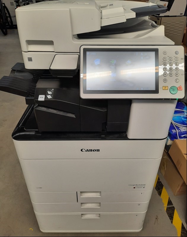 Canon iR Adv C5535i III, SN: 2KE31135, 2 Papierkassetten
Ppaiermagazin, interner Finisher,  Zähler 102 gesamt: 206197, 124 color:142492, 109 s/w:63705, Gehäuse mit Gebrauchsspuren,  Zählerliste und Testseite gedruckt, Ausdrucke gut keine weiteren ...