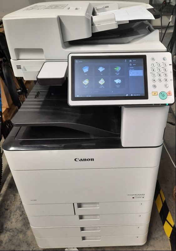 Canon iR Adv C5550i III, SN: 2JL02495, , 4 Papierkassetten, Faxkarte, Zähler 102 gesamt: 193719, 124 color:148412, 109 s/w:45307, Gehäuse mit Gebrauchsspuren, Verschmutzungen und Abschürfungen  Zählerliste und Testseite gedruckt, Ausdrucke gut kei...