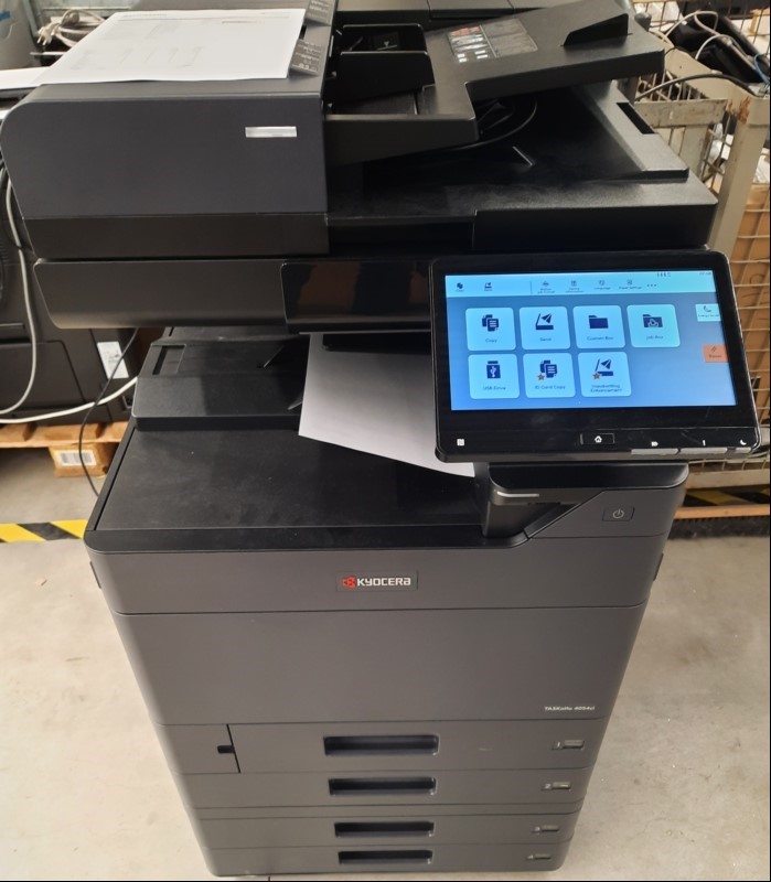 Kopierer Kyocera TASKalfa 4054ci, SN:RVF2211745, 4 Papierkassetten, Originaleinzug DP 7150, Seitenanzahl: s/w:47722, color:36423,  , Inbetriebnahme 12.2022, optisch guter Zustand  elektrisch geprüft, Testausdruck gut, Datenlöschung durchgeführt. k...