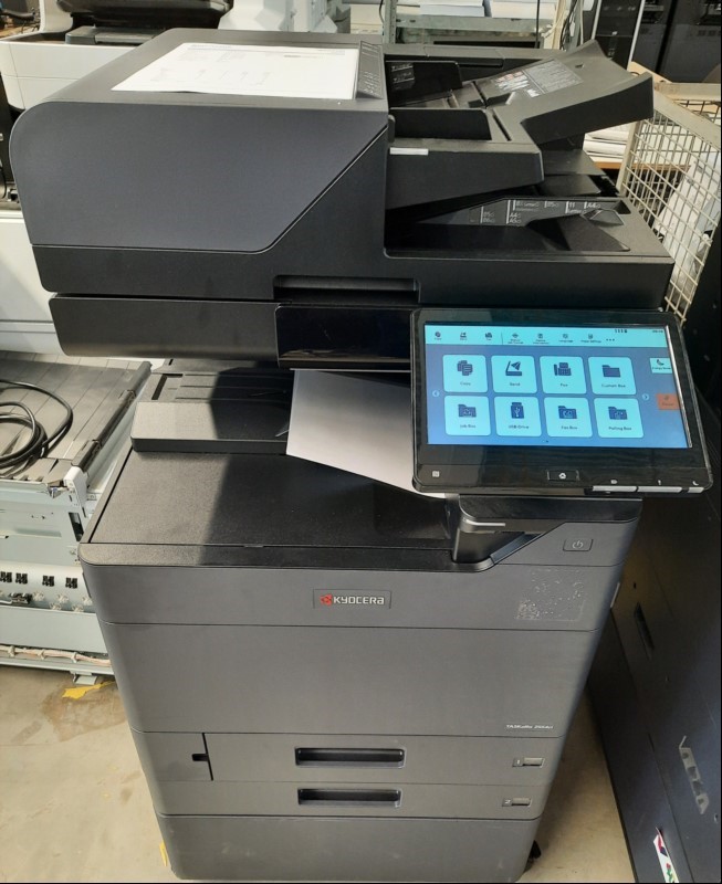 Kyocera TASKalfa 2554ci, SN: H563568786, 2 Papierkassetten, Originaleinzug DP 7160, Seitenanzahl: s/w:6825, color:7688, Toner: ca. 50% , Inbetriebnahme 04.2024, optisch guter Zustand mit leichten Verschmutzungen und Abschürfungen am Gehäuse elektr...