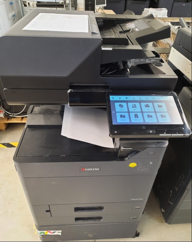 Kyocera TASKalfa 2554ci, SN: H563569093, 2 Papierkassetten, Originaleinzug DP 7160, Seitenanzahl: s/w:2420, color:11667, Toner: bk ca. 50% , Inbetriebnahme 04.2024, optisch guter Zustand mit leichten Verschmutzungen und Abschürfungen am Gehäuse, U...