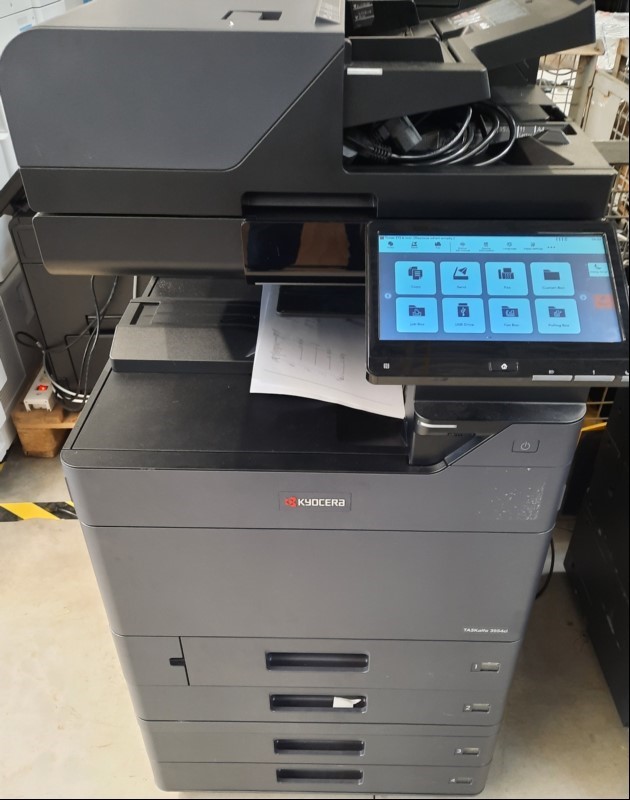 Kyocera TASKalfa3554ci, SN: H563Y89482, 4 Papierkassetten, Originaleinzug DP 7160, Seitenanzahl: s/w:8519, color:19419, Toner: bk ca. 10% , Inbetriebnahme 04.2024, optisch guter Zustand mit leichten Verschmutzungen und Abschürfungen am Gehäuse, el...