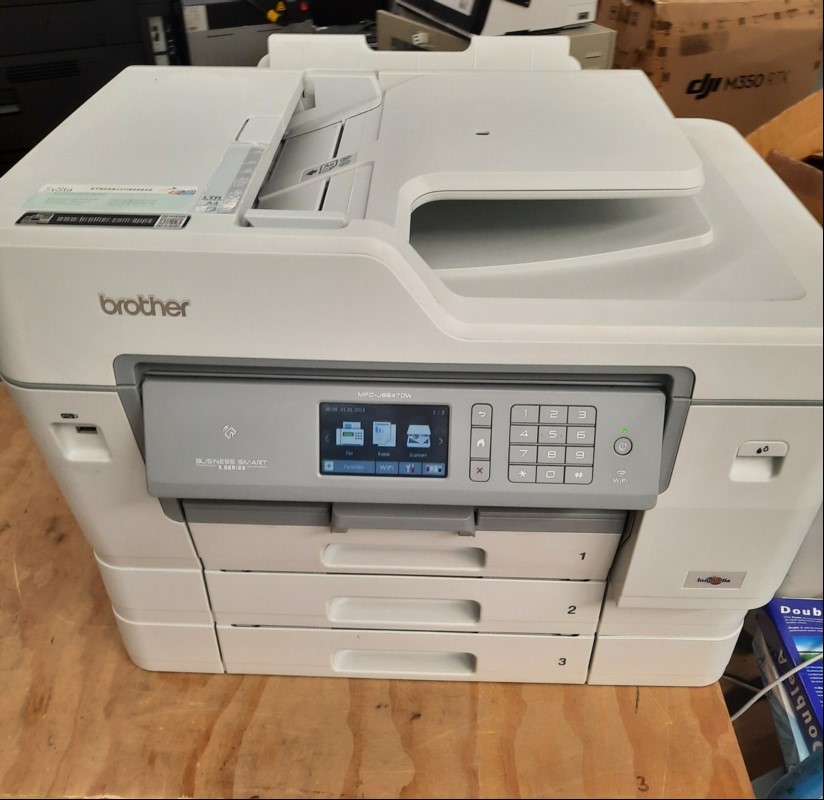 Brother MFC-J6947DW, SN: E79233J1H522542, Multifunktionsgerät (Faxgerät, Scanner, Kopierer und Drucker), 3 Papierfächer, Anschlüsse: USB, WLan, optisch guter Zustand, Ausdrucke streifig Druckkopfreinigung notwendig, , Zähler:9637, Tinte fast verbr...