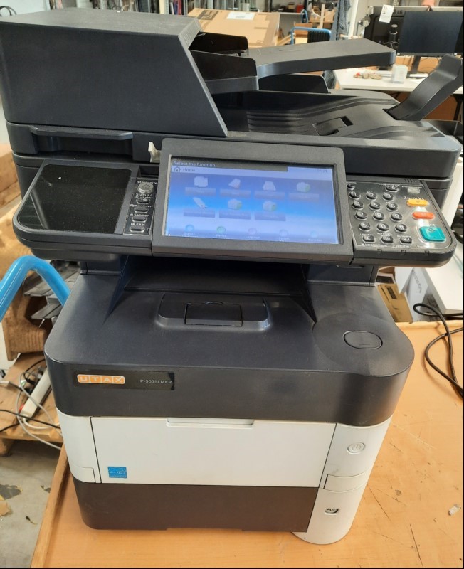 Utax P-5035i MFP, SN: VZU7412741,Zähler laut Statusseite ca.257984, Ausdrucke gut, Tonerstand ca.10%, 1 Papierkassette, keine weiteren Tests durchgeführt, Gehäuse verschmutzt, Reinigung empfolen, keine Garantie auf Funktion und Vollständigkeit, KE...