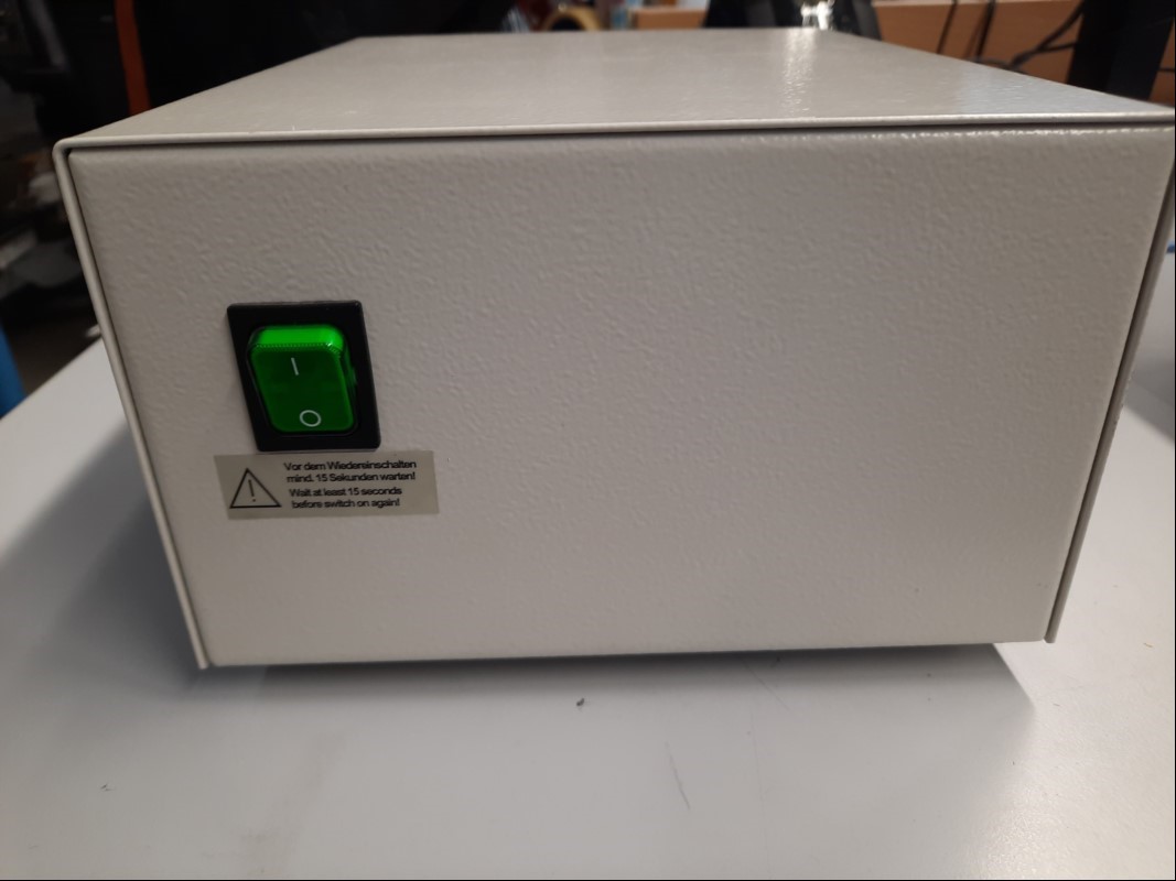 DeMeTec IPs Trenntransformator, siehe Bilder, ein Fuß fehlt, komplett ungeprüft (ID=V10-52)