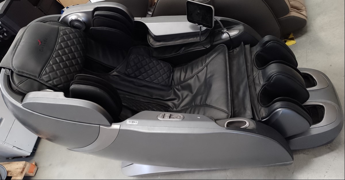 Massagesessel Casada Skyliner II CMS-567 grau/schwarz matt, mit Schnellstart-Panel und Touchdisplay-Fernbedienung, Rollenmechanismus - 3D, Seriennummer: 102206080163 / S2B202206150003, Inbetriebnahme: 10.2024, der Massagesessel lässt sich in Betri...