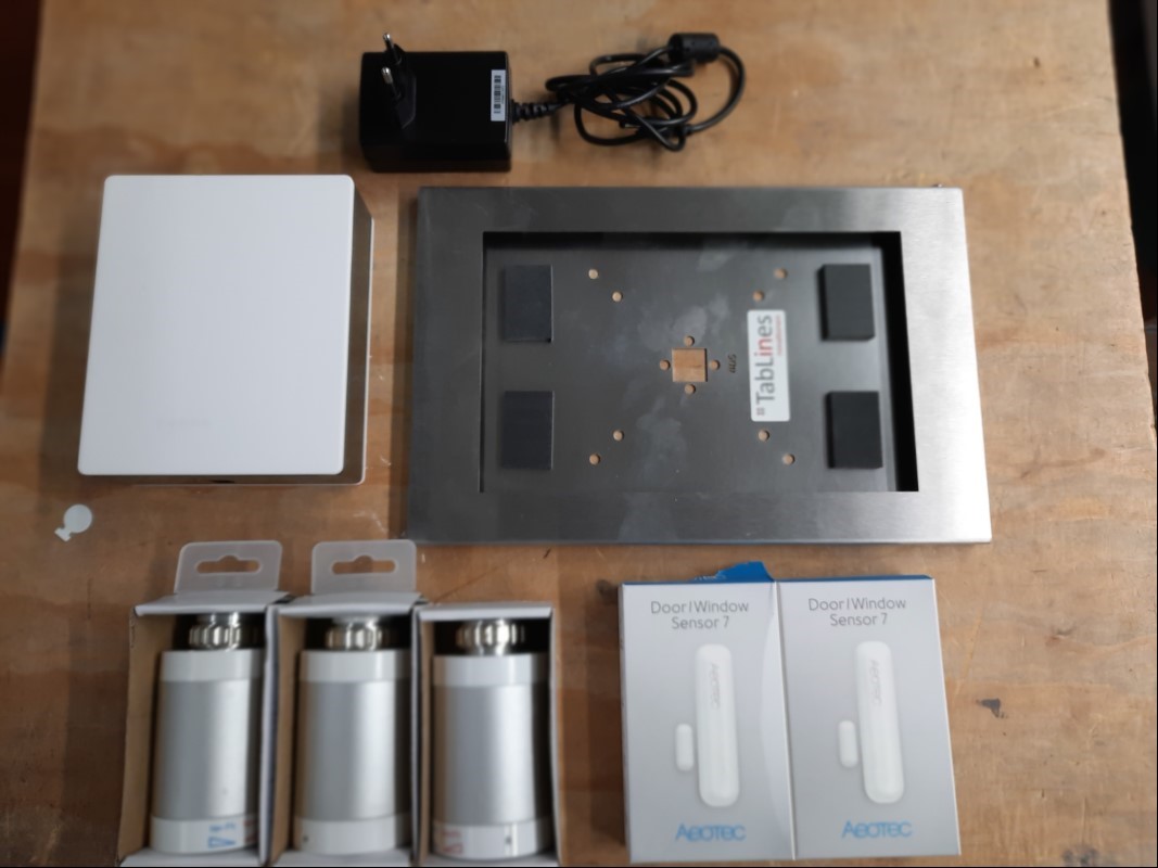 Teile aus Casenio Sensorbasiertes Assistenzsystem mit 2x Aeotec Tür-u. Fenstersensor 7, 3x Micropelt MVA005 Heizkörperstellantrieb und Casenio Zentraleinheit 3.0 ((ART: HZ-L-V30-EU)ohne Tablet) inkl. Netzteil, Lieferumfang siehe Bsp.-Bilder, alles...