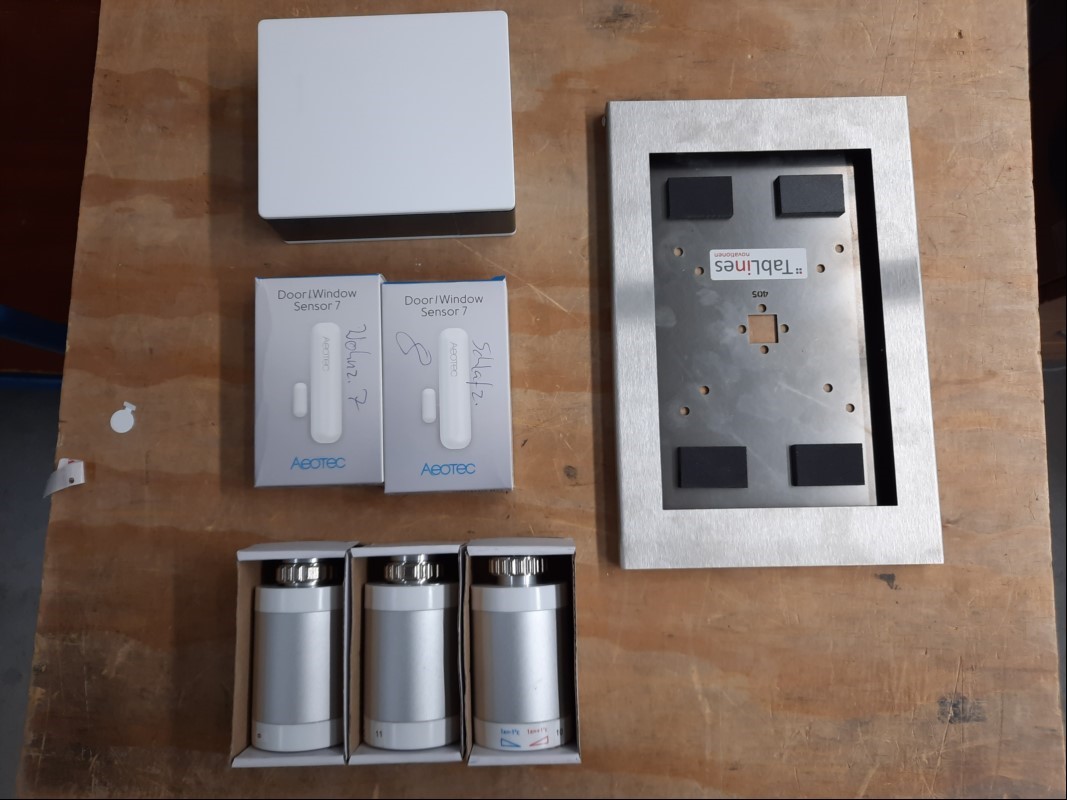 Teile aus Casenio Sensorbasiertes Assistenzsystem mit 2x Aeotec Tür-u. Fenstersensor 7, 3x Micropelt MVA005 Heizkörperstellantrieb und Casenio Zentraleinheit 3.0 ((ART: HZ-L-V30-EU)ohne Tablet) ohne Netzteil, Lieferumfang siehe Bsp.-Bilder, alles ...