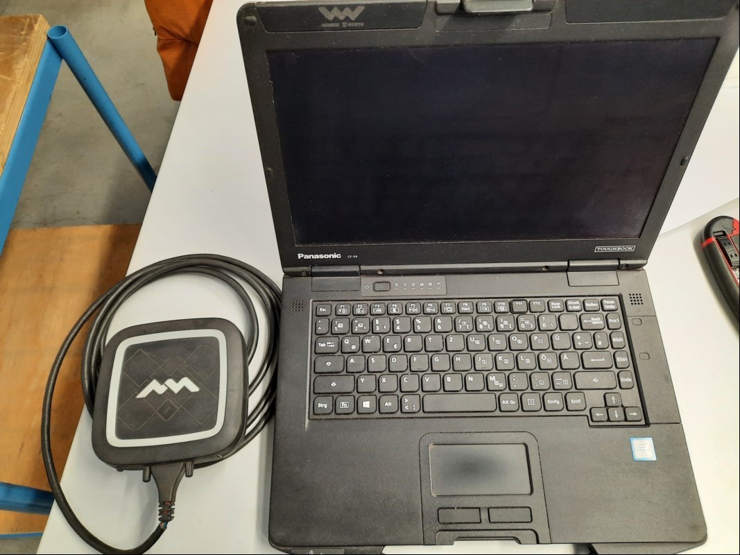 Teile aus WABCOWÜRTH Diagnosesystem für NFZ betehend aus: Notebook Panasonic Toughbook CF-54 (Model: CF-54HY022TG / Seriennummer: 9FTCC52330) ohne Netzteil und W.EASY Box  Rev. 1.3 (S/N: 412891), Isolation am Kabel löst sich,siehe Bilder, ungeprüf...