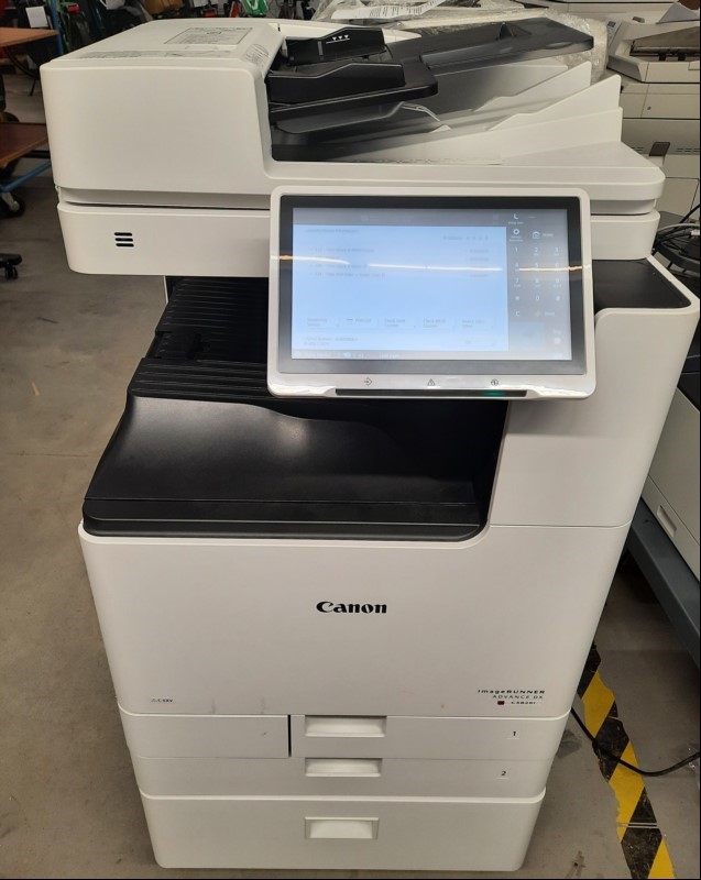 Canon iR ADVANCE DX C3826i, SN: 3GN05068, Inbetriebnahme 07.2022, 2 Papierfächer,DADF-BA1, Seitenanzahl: 102: 8893, 109: 3928, 124: 4965 laut Zählerbericht, Toner zeigt 100% an ?? Sind ohne Chip!!!! guter gebrauchter Zustand mit Verschmutzungen am...