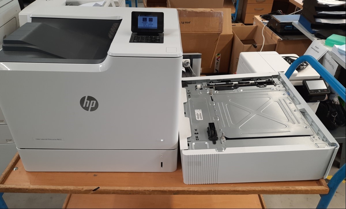 HP Color LaserJet M652dn, SN: JPBVN2L15W, 2 Papierfächer, Gerät optisch guter Zustand Ausdrucke gut, Toner bk ca. 70%, Toner Cyan ca. 50%, Toner magenta ca. 80%, Toner yellow ca. 80%, laut Ausdruck, Druckdurchläufe 64562, keine weiteren Tests durc...