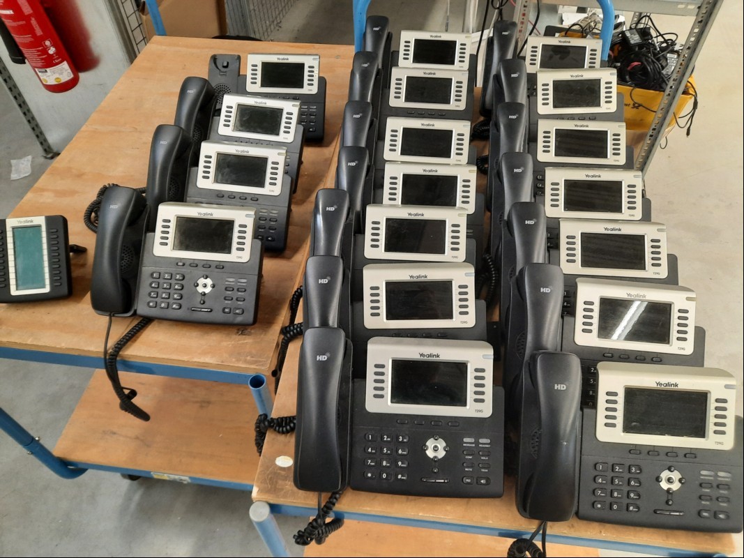 18x Yealink T29G IP Phone( eine Gerät ohne Hörer) und 1x Yealink Expansion Module EXP20 (ohne Netzteil), teilweise Verschmutzt, siehe Bilder, komplett ungeprüft, keine Garantie auf Funktion und Vollständigkeit (ID=V15-12)