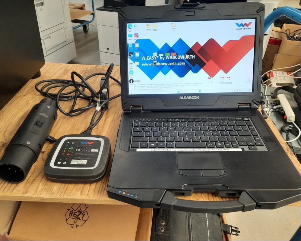 WABCOWÜRTH W.EASY Modular, Teile aus WABCOWÜRTH Diagnosesystem für NFZ betehend aus: Durabook Model S14I / SN: SY1040200170) inkl. Netzteil und W.EASY Box 2.0 Rev. 1.3 (S/N: 414002), siehe Bilder, Durabook lässt sich starten, keine weiteren Tests ...