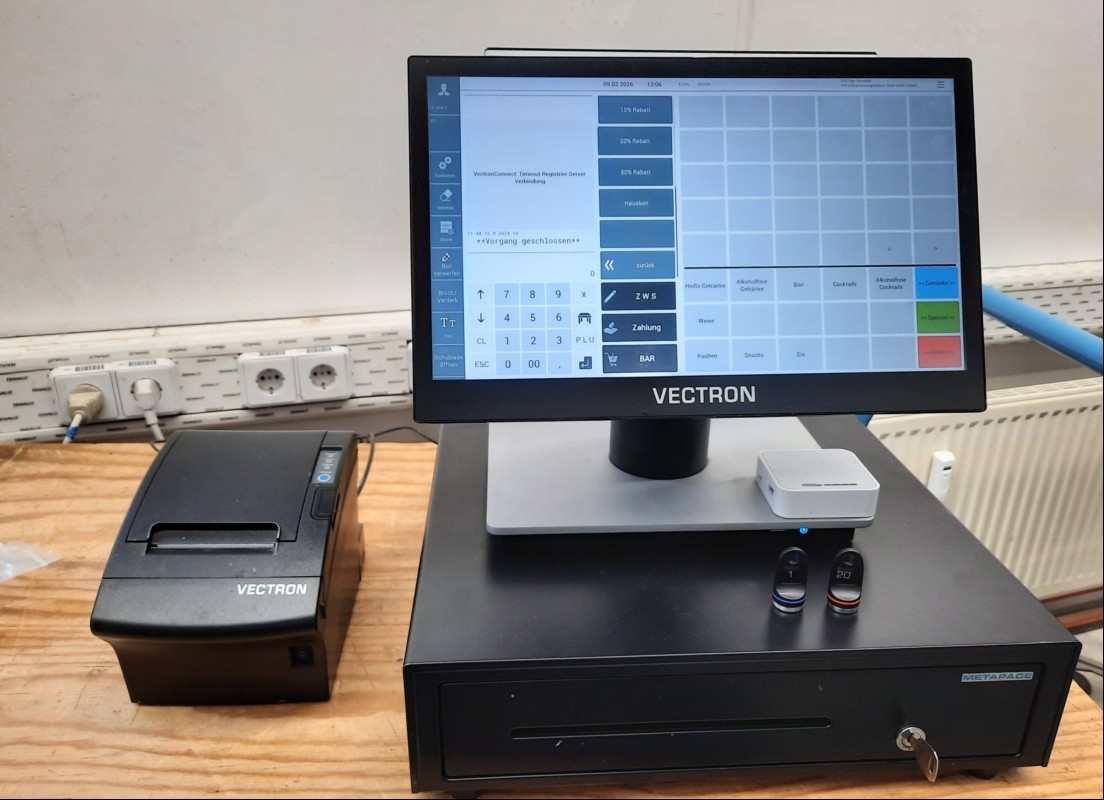  Vectron Kassensystem+Zub., Bondrucker,2 Bedienerschlüssel, elektrisch geprüft (Gerät lässt sich einschalten, Touchfunktion ok, Gebrauchsspuren, Service und Reinigung notwendig, Kassensoftware muss neu installiert werden, keine Garantie auf Funkti...