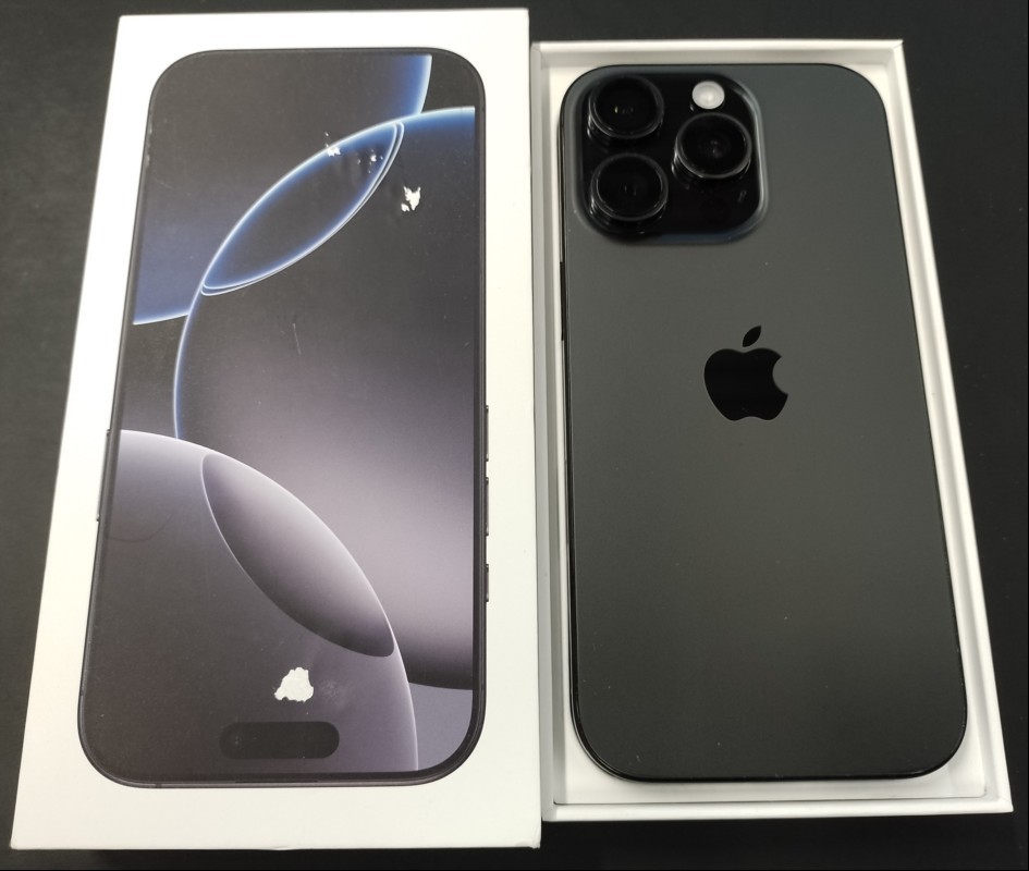 Apple iPhone 16 Pro 128GB Titan Schwarz (MYND3ZD/A - A3293 - iPhone17,1 - 2024) in OVP mit 16 cm (6,3 Zoll) Super Retina XDR OLED Display mit 2622 x 1206 Pixel, iOS: 26.2.1, Apple A18 Pro Prozessor (6-Kern), 6 GB RAM, 128 GB interner Speicher, WLA...