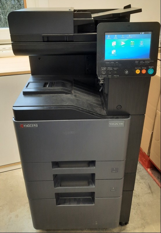 Kyocera TASKalfa 358ci, SN: R313Y18414, 2 Papierkassetten, Unterschrank, Zähler total:10076, color:7087, s/w:2989, optisch guter gebrauchter Zustand, Datenlöschung durchgeführt, Reinigung und Service empfohlen, keine Garantie auf Vollständigkeit u...