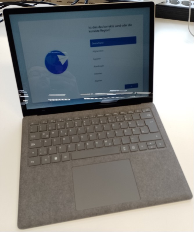 Microsoft Surface Laptop 5 mit 12th Gen Intel Core i5-1245U (Deca-Core, HT), 16 GB LPDDR5X RAM, Display: 34,29 cm (13,5\'\') Multi-Touch LED (Auflösung 2256 x 1504), 512 GB SSD (KBG50ZNS512G-KIOXIA), 1x USB 3.0 Anschluss, 1x USB-C, Wireless-LAN, Blu...