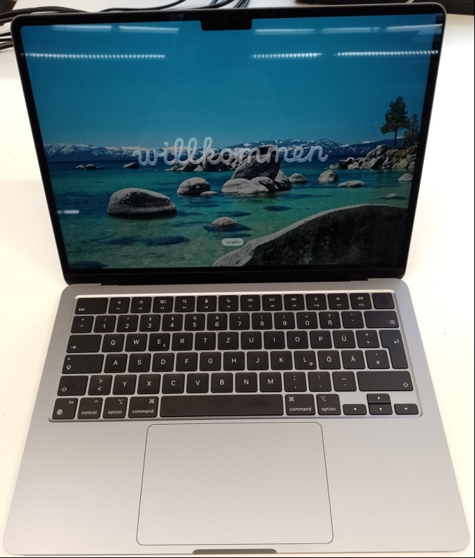 Apple MacBook Air M2 (Z15S000K9D/A- 2022 - Mac14,2) space grau mit Apple M2 8-Core CPU, 16 GB LPDDR5 RAM, 34,46 cm (13,6") Liquid Retina Display (Auflösung 2560 x 1664), 512 GB APPLE SSD AP0512Z, 2x Thunderbolt3/USB4 Anschluss (USB-C), 1x MagSafe,...