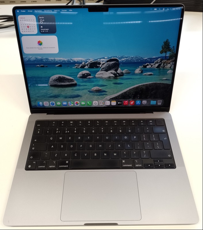 Apple MacBook Pro M3 (2023 - Mac15,3) space grau mit Apple M3 8-Core Prozessor / 10-Core M3 GPU, 16 GB LPDDR5 RAM, 512 GB Apple SSD AP0512Z, 35,97cm (14,2\'\') Retina XDR Display (3024 x 1964), Mac OS Tahoe 26.3, Wireless-LAN (Wi-Fi 6) + Bluetooth, ...