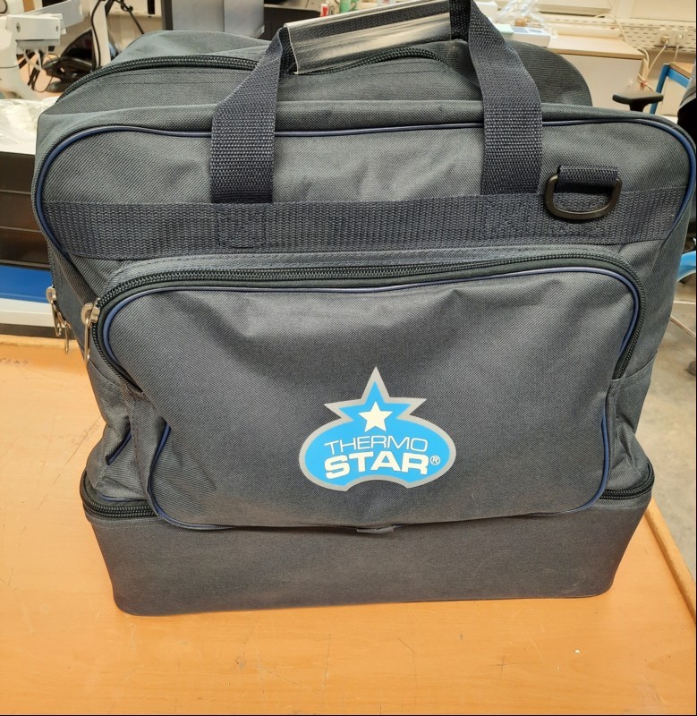 Thermostar Profess.PlusS4,  verschiedene Bürstenaufsätze, Tasche , siehe Bilder,Inbetriebnahme 10.2023, nur elektrisch geprüft(das Gerät lässt sich einschalten, keine weiteren Tests durchgeführt), keine Garantie auf Funktion und Vollständigkeit (I...