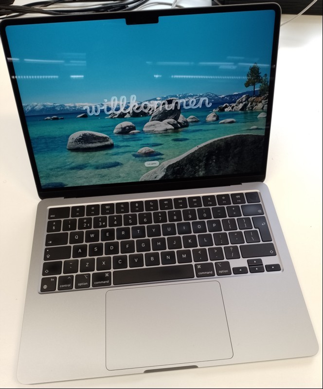 Apple MacBook Air M2 (Z15S000JMD/A - 2022 - Mac14,2) space grau mit Apple M2 8-Core CPU, 8 GB LPDDR5 RAM, 34,46 cm (13,6") Liquid Retina Display (Auflösung 2560 x 1664), 256 GB APPLE SSD AP0256Z, 2x Thunderbolt3/USB4 Anschluss (USB-C), 1x MagSafe,...