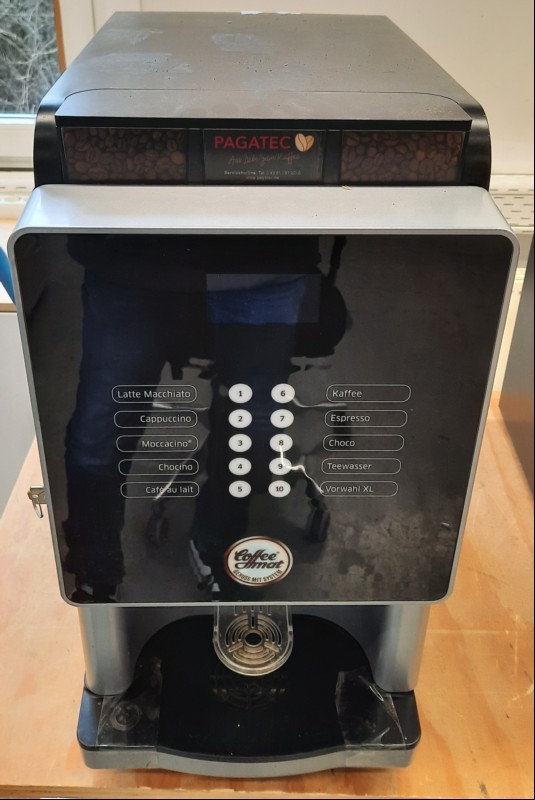 Kaffeeautomat Pressoline 150 , SN: 20181824994, 1x Schlüssel, verschmutzt, siehe Bilder, Gerät nur elektrisch geprüft (Gerät lässt sich einschalten, Tür Schalter defekt, keine weiteren Test durchgeführt), keine Garantie auf Funktion und Vollständi...