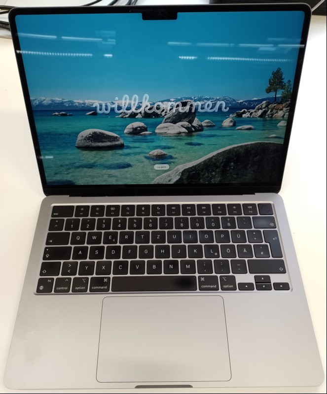 Apple MacBook Air M2 (MLXW3D/A - 2022 - Mac14,2) space grau mit Apple M2 8-Core CPU, 8 GB LPDDR5 RAM, 34,46 cm (13,6") Liquid Retina Display (Auflösung 2560 x 1664), 256 GB APPLE SSD AP0256Z, 2x Thunderbolt3/USB4 Anschluss (USB-C), 1x MagSafe, Wir...
