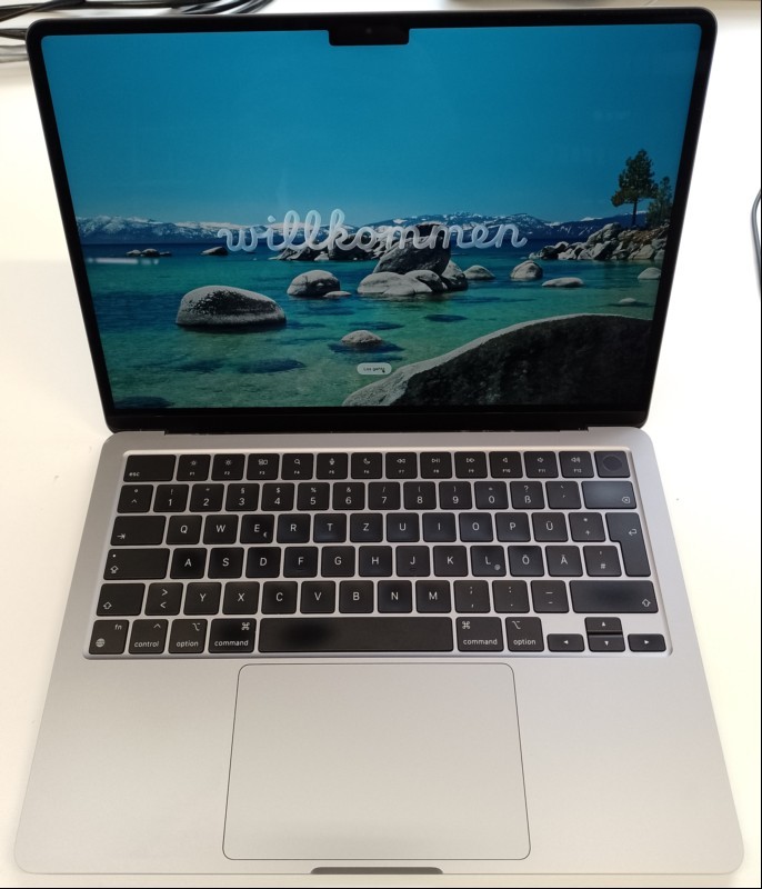 Apple MacBook Air M2 (Z15S000K9D/A- 2022 - Mac14,2) space grau mit Apple M2 8-Core CPU, 16 GB LPDDR5 RAM, 34,46 cm (13,6") Liquid Retina Display (Auflösung 2560 x 1664), 512 GB APPLE SSD AP0512Z, 2x Thunderbolt3/USB4 Anschluss (USB-C), 1x MagSafe,...