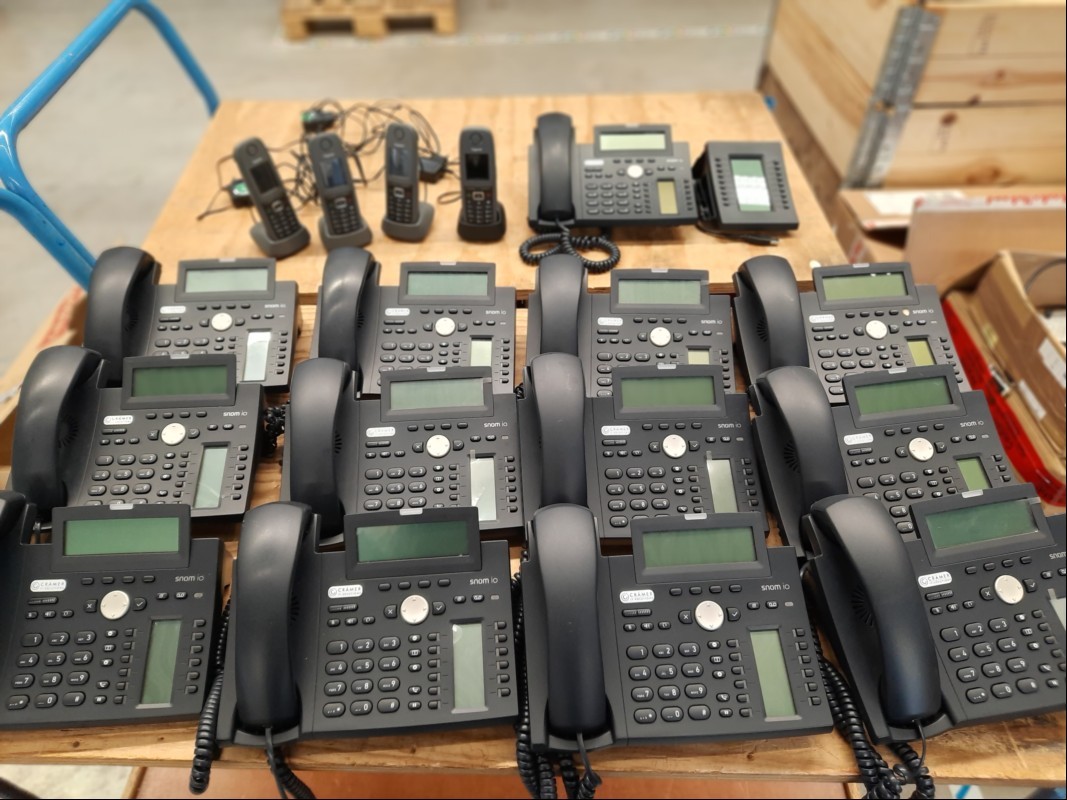 13x Snom D345 Telefone, 1x Snom D3 Expansions Module und 4x Gigaset PRO R650H mit Basis, ungeprüft keine Garantie auf Funktion und Vollständigkeit (ID=V10-62)