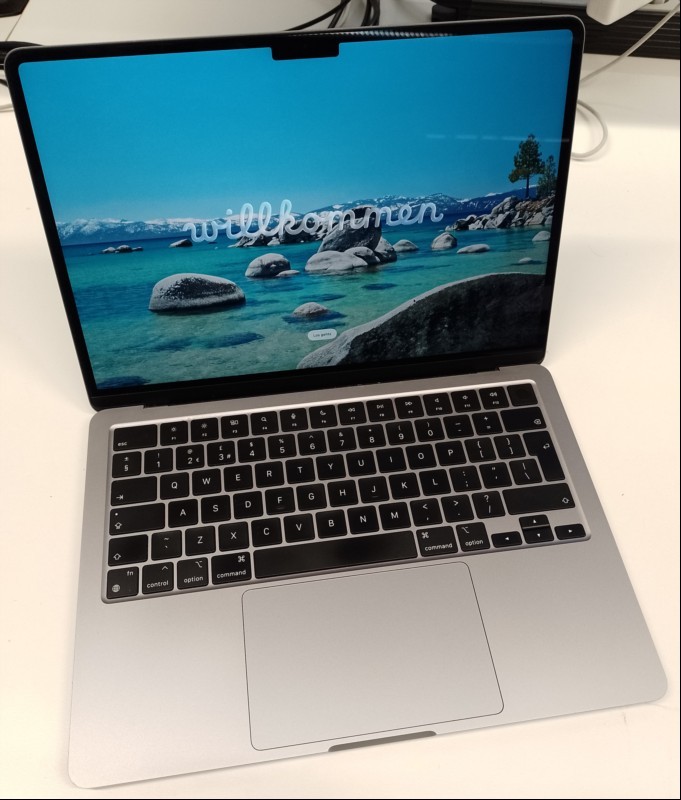 Apple MacBook Air M2 (Z15T00122D/A- 2022 - Mac14,2) space grau mit Apple M2 8-Core CPU, 16 GB LPDDR5 RAM, 34,46 cm (13,6") Liquid Retina Display (Auflösung 2560 x 1664), 512 GB APPLE SSD AP0512Z, 2x Thunderbolt3/USB4 Anschluss (USB-C), 1x MagSafe,...