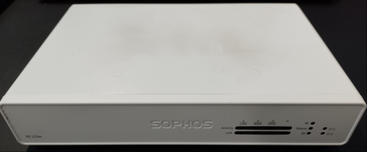 Sophos XG 115w Rev.3 Network Appliance, Seriennummer: C190A3TVRWX3RDF, 1x HDMI, 1x USB 2.0, 1x RJ-45 (Com) + 1x Micro-USB (Com), 4x RJ-45 (LAN) + 1x SFP Slot, Baujahr: August 2019, Ohne Antennen und ohne Netzteile, Gerät daher ungeprüft! (ID=V07-03)