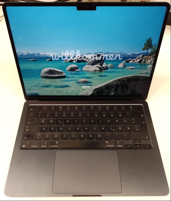 Apple MacBook Air M2 (2022 - Mac14,2) Mitternacht in OVP mit Apple M2 8-Core CPU, 16 GB LPDDR5 RAM, 34,46 cm (13,6") Liquid Retina Display (Auflösung 2560 x 1664), 512 GB APPLE SSD AP0512Z, 2x Thunderbolt3/USB4 Anschluss (USB-C), 1x MagSafe, Wirel...