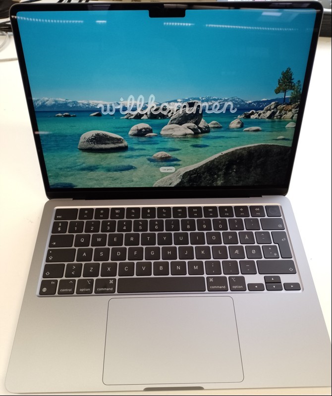 Apple MacBook Air M2 (Z15S000JPD/A - 2022 - Mac14,2) space grau mit Apple M2 8-Core CPU, 8 GB LPDDR5 RAM, 34,46 cm (13,6") Liquid Retina Display (Auflösung 2560 x 1664), 256 GB APPLE SSD AP0256Z, 2x Thunderbolt3/USB4 Anschluss (USB-C), 1x MagSafe,...