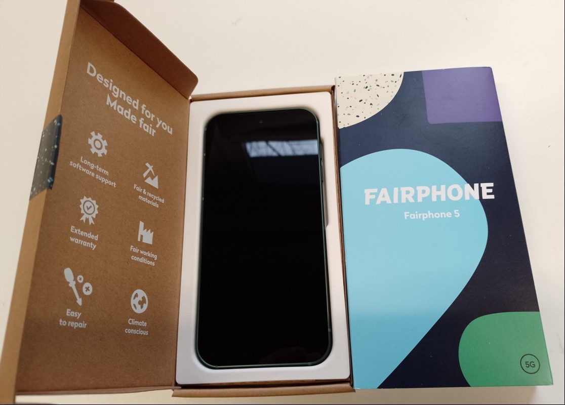 Fairphone 5 5G 128GB Moosgrün in OVP mit 16,4cm (6,46\'\') OLED Display (2700 x 1224 Pixel), 6 GB RAM, 128 GB interner Speicher, Qualcomm QCM6490 Prozessor, Betriebssystem:  Android 15, 5G, WiFi 6e, Bluetooth 5.3, Dual-Kamera, Akkuladezyklen laut An...