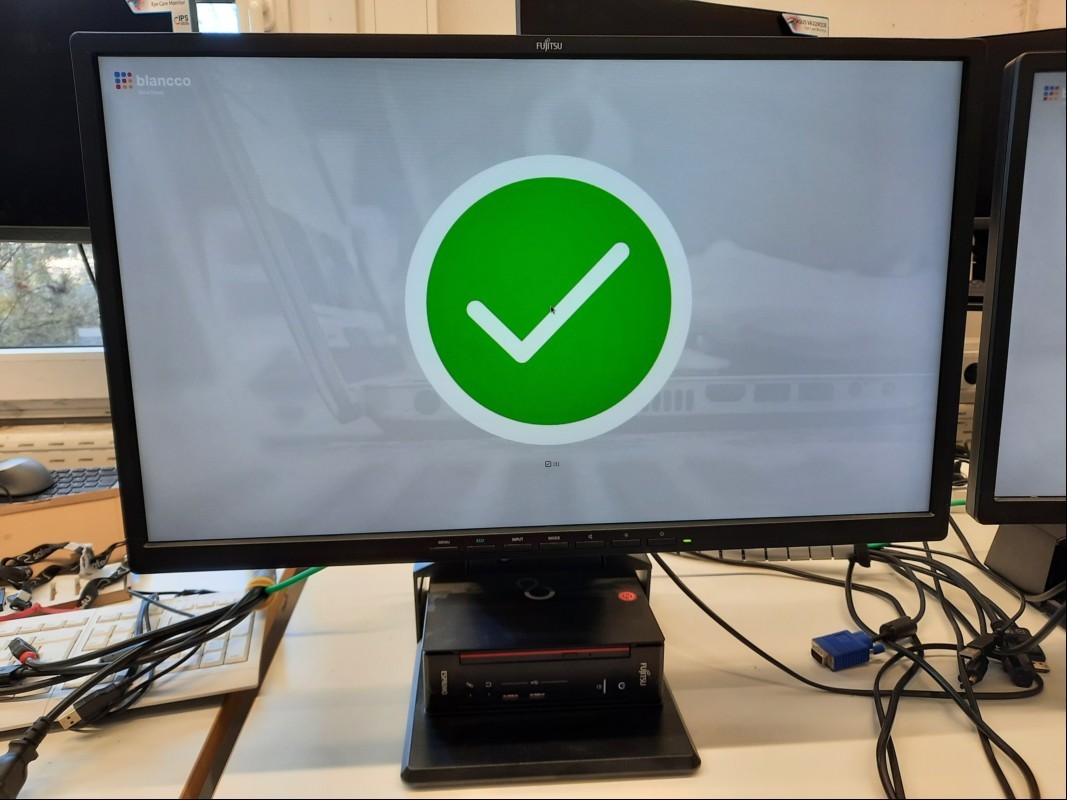 FUJITSU ESPRIMO Q558 + Fujitsu B24-8T TFT Minidesktop-PC mit Intel Hexa-Core i5-9400T 2.90 GHz (6-Kern), 16 GB RAM, 256GB SSD Western Digital WDC PC SN720 SDAPNTW, DVD-RAM/DVD-R/CD-RW, 4x USB 2.0 Anschluss, 4x USB 3.0 Anschluss (davon 2x an der Fr...