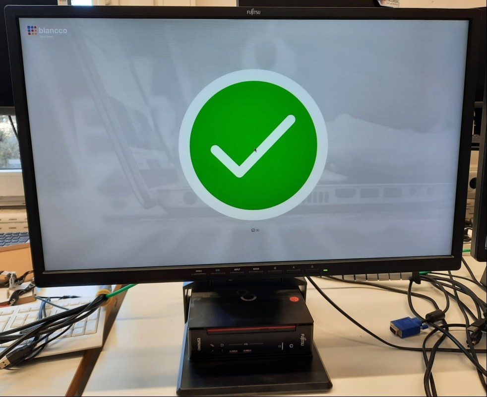 FUJITSU ESPRIMO Q558 + Fujitsu B24-8T TFT Minidesktop-PC mit Intel Hexa-Core i5-9400T 2.90 GHz (6-Kern), 16 GB RAM, 256GB SSD Western Digital WDC PC SN720 SDAPNTW, DVD-RAM/DVD-R/CD-RW, 4x USB 2.0 Anschluss, 4x USB 3.0 Anschluss (davon 2x an der Fr...