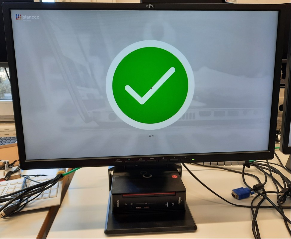 FUJITSU ESPRIMO Q558 + Fujitsu B24-8T TFT Minidesktop-PC mit Intel Hexa-Core i5-9400T 2.90 GHz (6-Kern), 16 GB RAM, 256GB SSD Western Digital WDC PC SN720 SDAPNTW, DVD-RAM/DVD-R/CD-RW, 4x USB 2.0 Anschluss, 4x USB 3.0 Anschluss (davon 2x an der Fr...