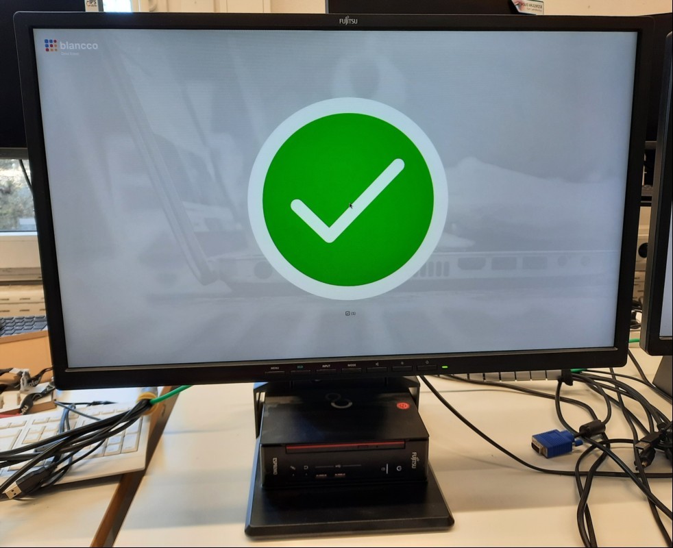 FUJITSU ESPRIMO Q558 + Fujitsu B24-8T TFT Minidesktop-PC mit Intel Hexa-Core i5-9400T 2.90 GHz (6-Kern), 16 GB RAM, 256GB SSD Western Digital WDC PC SN720 SDAPNTW, DVD-RAM/DVD-R/CD-RW, 4x USB 2.0 Anschluss, 4x USB 3.0 Anschluss (davon 2x an der Fr...