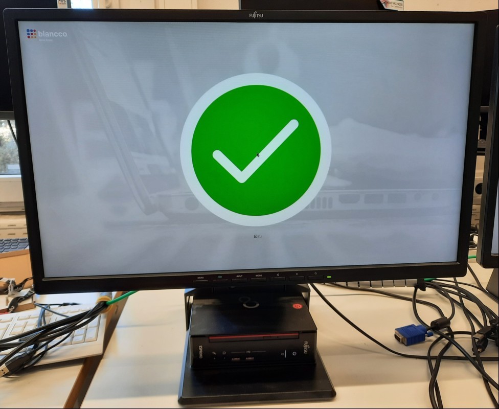 FUJITSU ESPRIMO Q558 + Fujitsu B24-8T TFT Minidesktop-PC mit Intel Hexa-Core i5-9400T 2.90 GHz (6-Kern), 16 GB RAM, 256GB SSD Western Digital WDC PC SN720 SDAPNTW, DVD-RAM/DVD-R/CD-RW, 4x USB 2.0 Anschluss, 4x USB 3.0 Anschluss (davon 2x an der Fr...