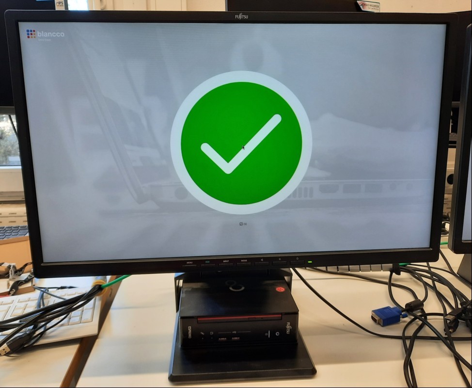 FUJITSU ESPRIMO Q558 + Fujitsu B24-8T TFT Minidesktop-PC mit Intel Hexa-Core i5-9400T 2.90 GHz (6-Kern), 16 GB RAM, 256GB SSD Western Digital WDC PC SN720 SDAPNTW, DVD-RAM/DVD-R/CD-RW, 4x USB 2.0 Anschluss, 4x USB 3.0 Anschluss (davon 2x an der Fr...