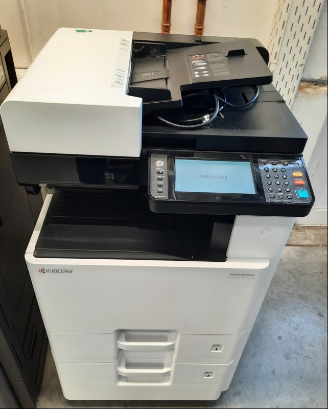 Kyocera Ecosys M8130cidn, SN: VXT2811638, 2 Papierkassetten, Unterschrank, Zähler total: 17061, Ausdrucke gut ,  Reinigung und Service empfohlen, alle Angaben ohne Gewähr, keine weiteren Tests durchgeführt, keine Garantie auf Vollständigkeit und F...
