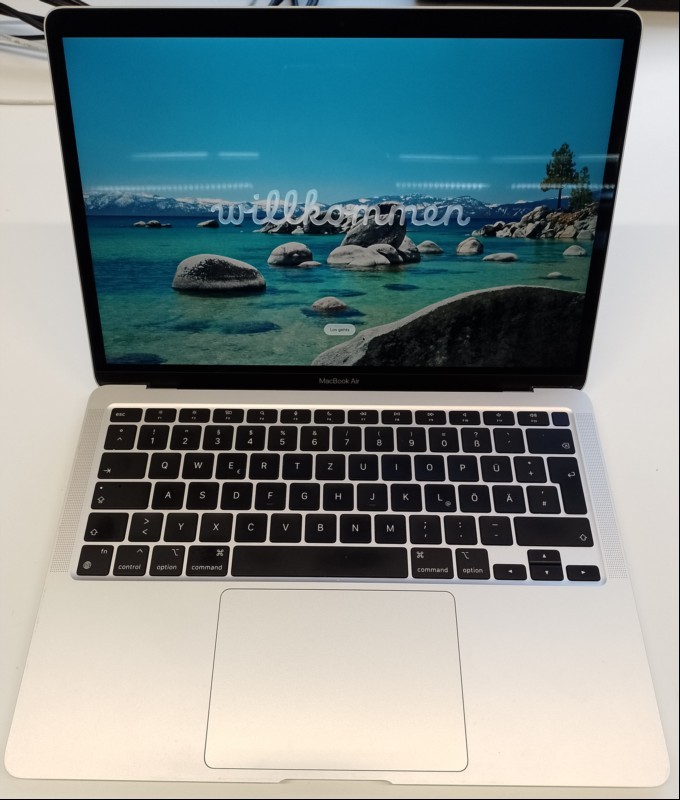 Apple MacBook Air (Z1270000MD/A - 2020 - MacBookAir10,1) silber mit Apple M1 8-Core CPU, 16 GB LPDDR4 RAM, 33,8 cm (13,3") Retina Display (Auflösung 2560 x 1600), 256 GB APPLE SSD AP0256Q, 2x Thunderbolt/USB4 Anschluss (USB-C), Wi-Fi 6, Bluetooth ...