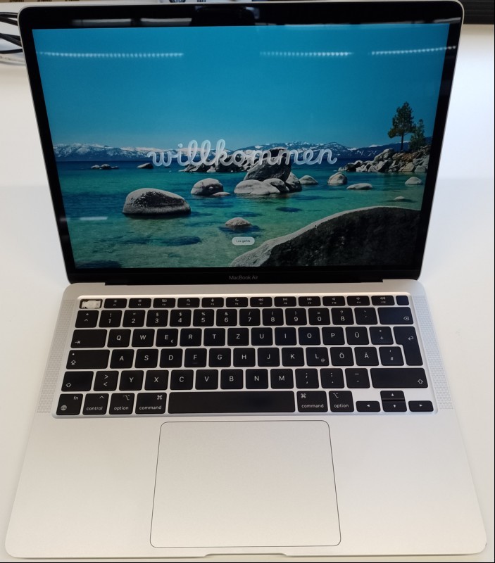 Apple MacBook Air (Z1270000MD/A - 2020 - MacBookAir10,1) silber mit Apple M1 8-Core CPU, 16 GB LPDDR4 RAM, 33,8 cm (13,3") Retina Display (Auflösung 2560 x 1600), 256 GB APPLE SSD AP0256Q, 2x Thunderbolt/USB4 Anschluss (USB-C), Wi-Fi 6, Bluetooth ...