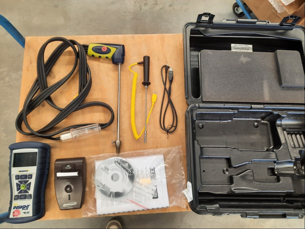Abgasmessgerät / Rauchgasmessgerät IM Bacharach Fyrite Insight Plus (Modell: 0024-7346 / SNr.: 22063450) im Koffer, Inbetriebnahme: 2022, bestehend aus: 1x IM Fyrite Insight Abgasanalysegerät, 1x IRDA Thermoschnelldrucker(SN: C212549), 1x Gasentna...